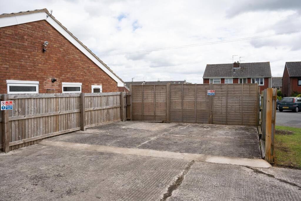 Bungalow In Keynsham Exterior photo